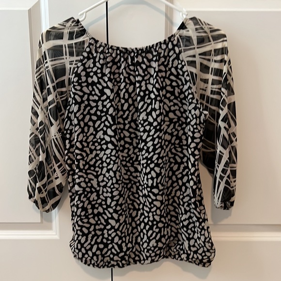 Ann Taylor, XXSP, Black ans White Blouse, Casual/Work, Dry cleaned. - Picture 3 of 5
